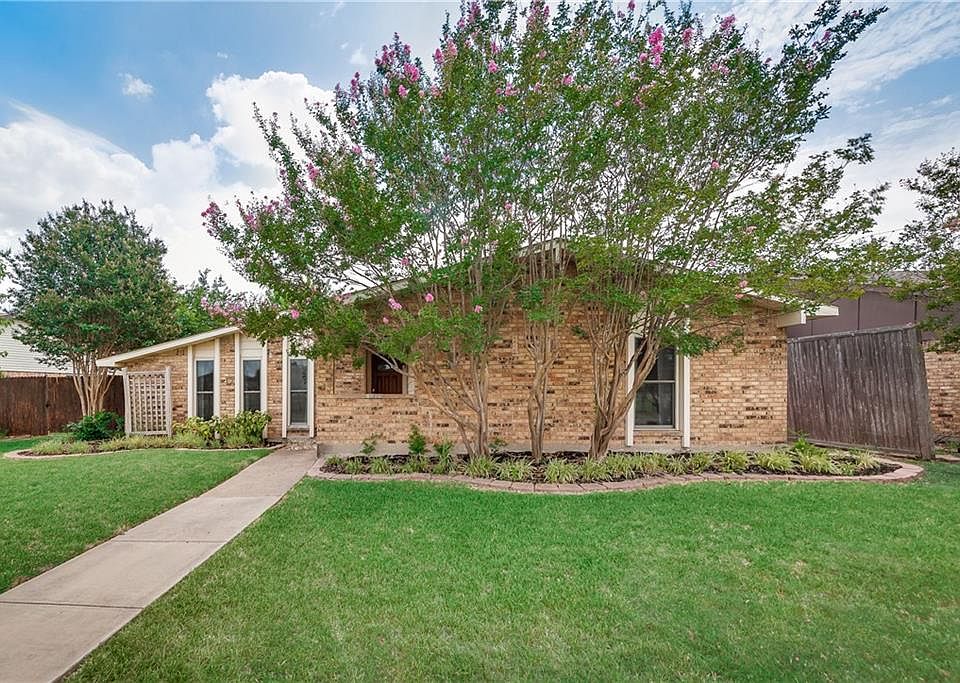 1st image of 207 Woodhurst Dr