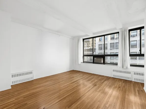 12 E 22nd St, New York, NY