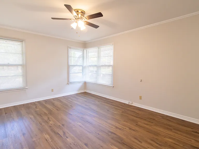 2400 Hampstead Ln — Photo 19