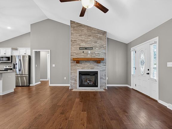 5th image of 1722 Country Club Rd