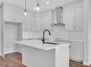 553 E Hotchkiss Dr SE, Calgary, AB T3S0J9