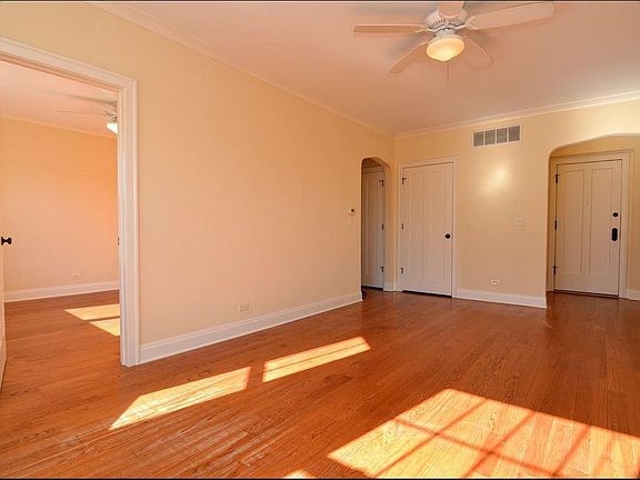 2nd image of 4816 N Hermitage Ave APT 2E