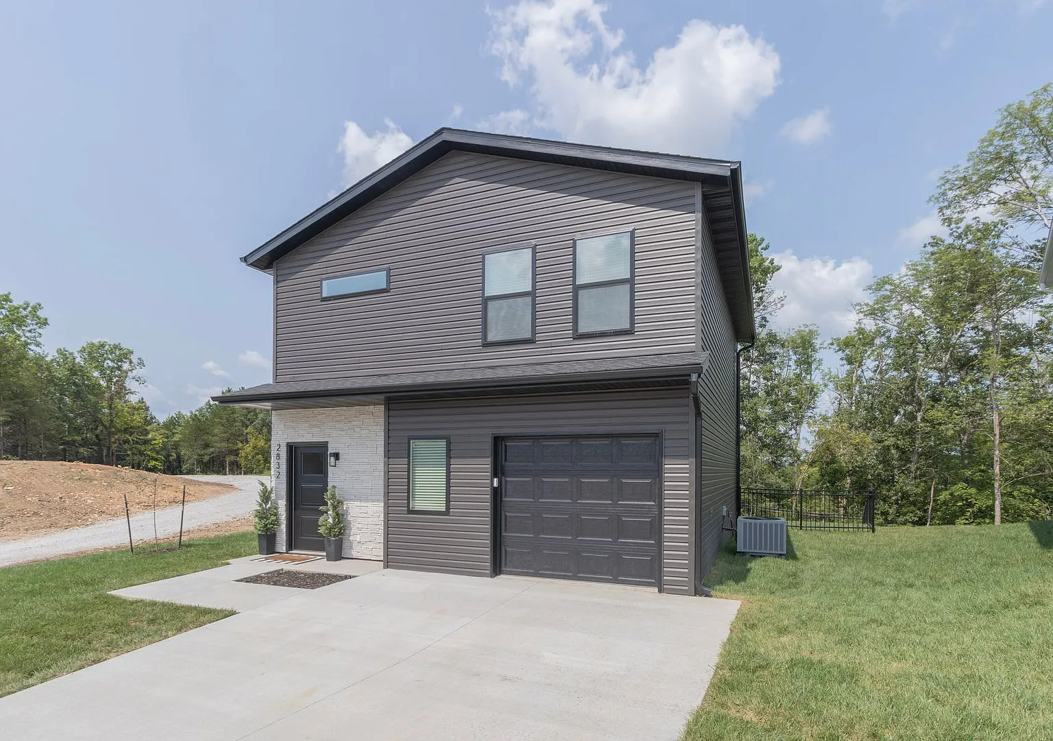 Brand New Construction 3 Bed + 2.5 Bath — Photo 3