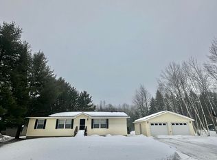 933 E Hoadley St, Kingsford, MI 49802