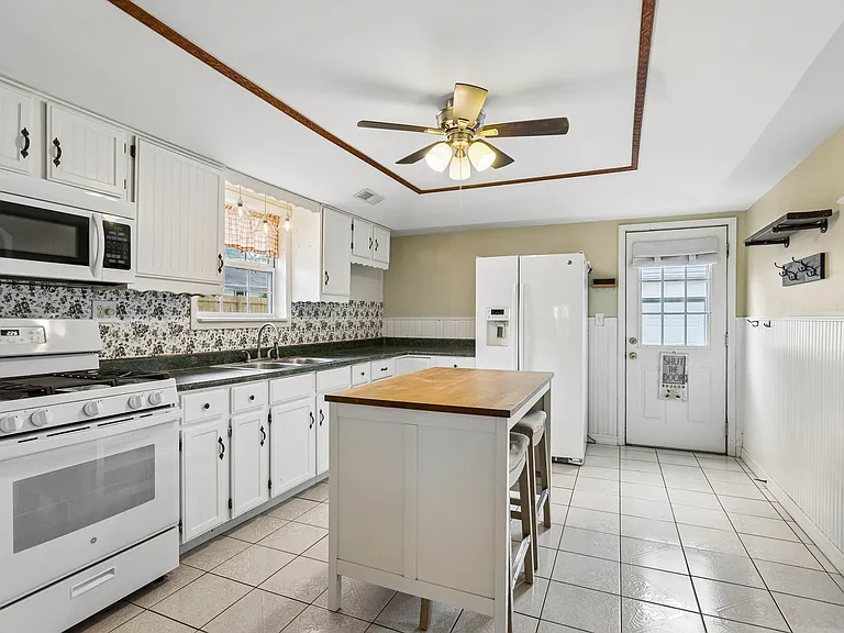 1023 Highland Ave — Photo 6