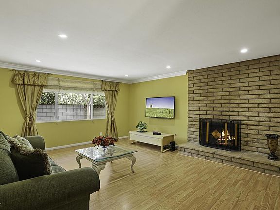 4th image of 2741 Mayfield Ave