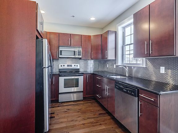 2nd image of 2631 Catharine St #A