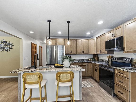 5th image of W207S8286 Hillendale DRIVE