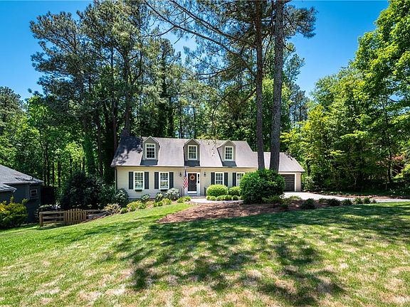 3rd image of 3430 Pebble Hill Dr