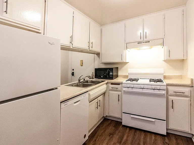 10827 Morrison St #104 — Photo 5