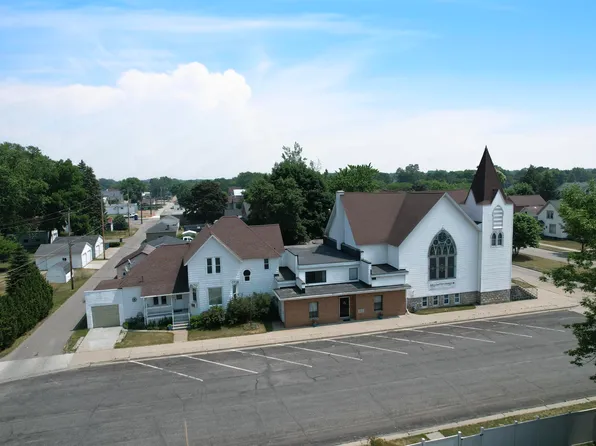 1216 10th St, Marinette, WI 54143