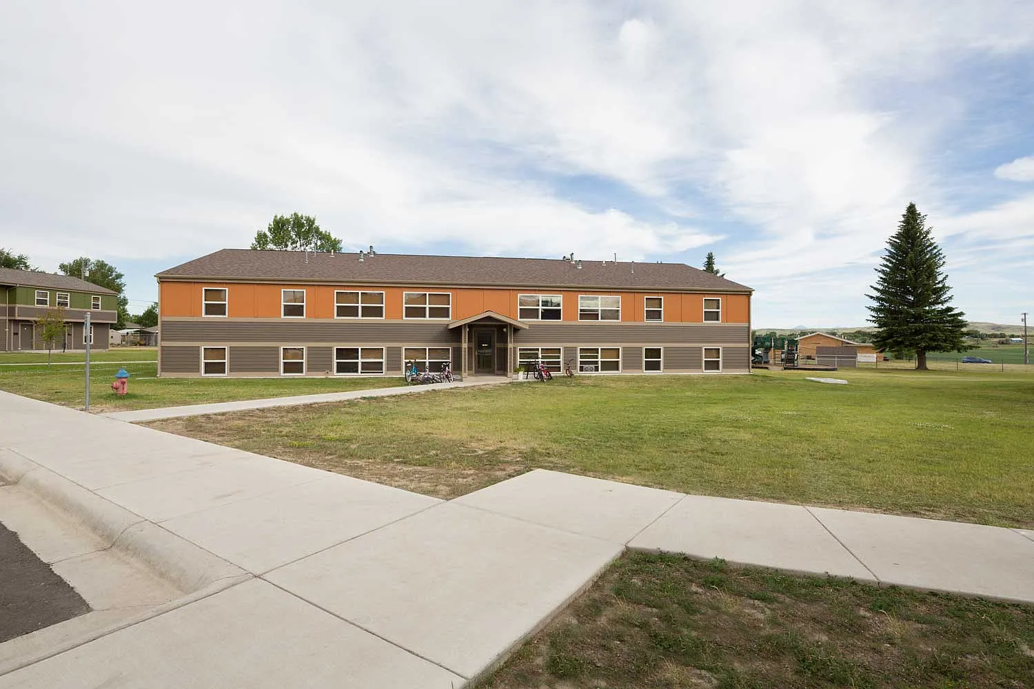 Hillview Apartments — Photo 1