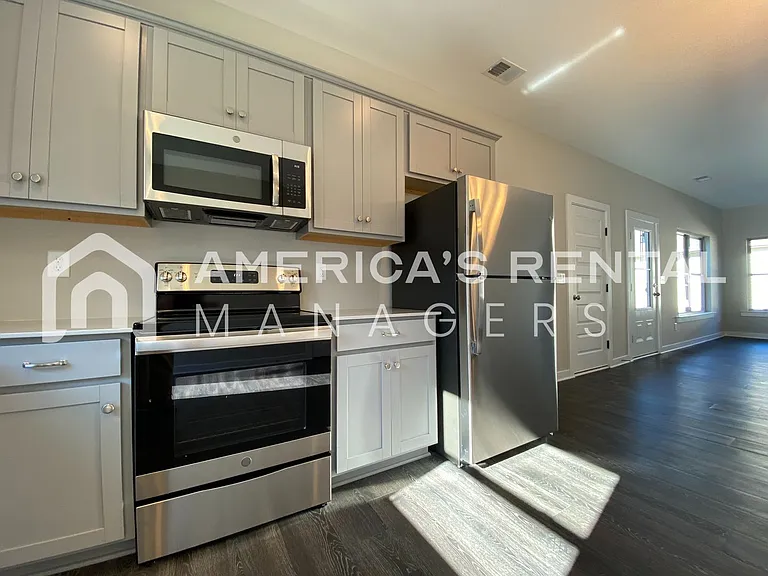 215 White Oak Cir — Photo 5