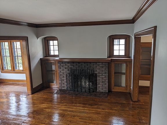 4th image of 2167 Chesterland Ave