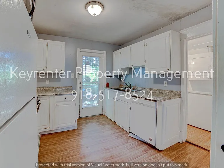 E 4th Street Duplex — Photo 11