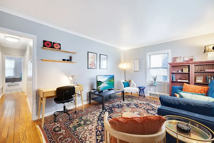 1 bed, $1,652 — Photo 3