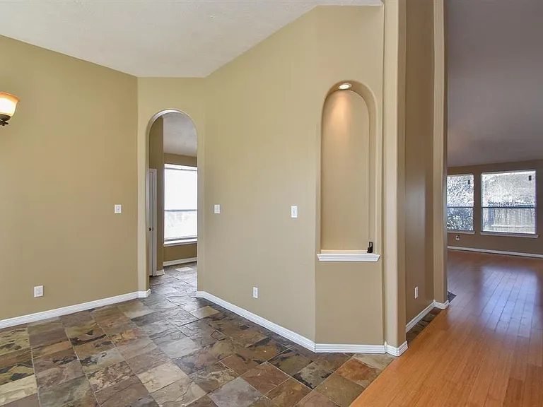 2811 Little Spring Cir — Photo 7