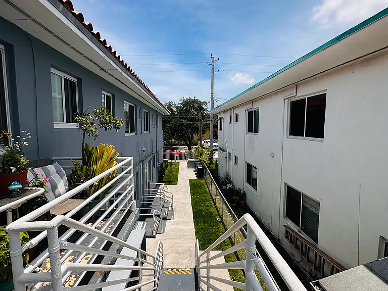 2045 Calais Dr #7 — Photo 17