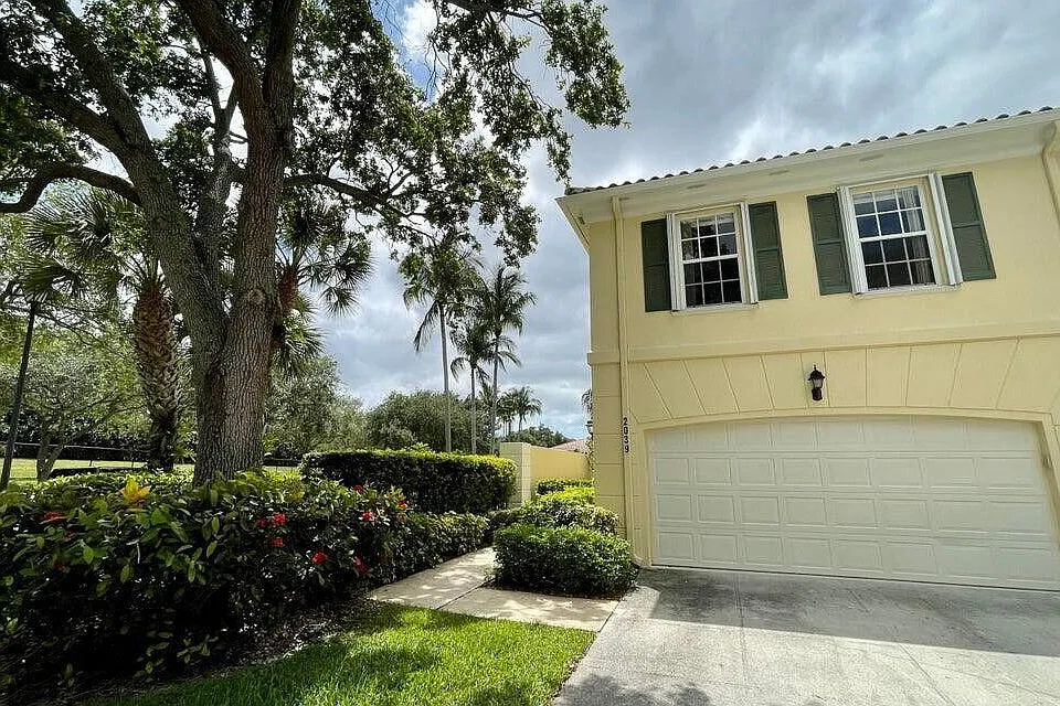 2039 Tarpon Lake Way