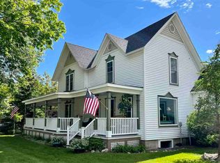 693 E Lake St, Harbor Springs, MI 49740