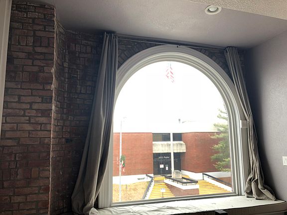 5th image of 7 E Poplar St