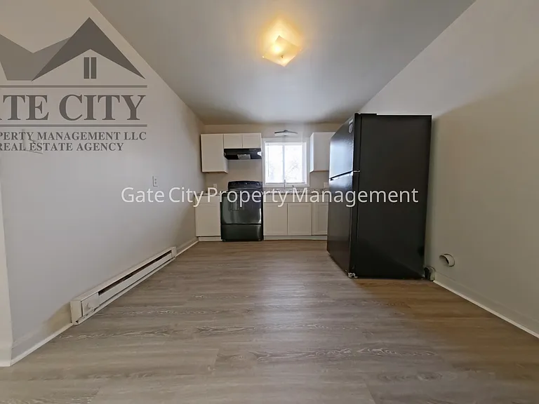 610 Hawthorne Ave #B — Photo 3