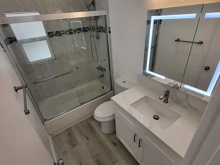 Reynard Canyon Apartments — Photo 30
