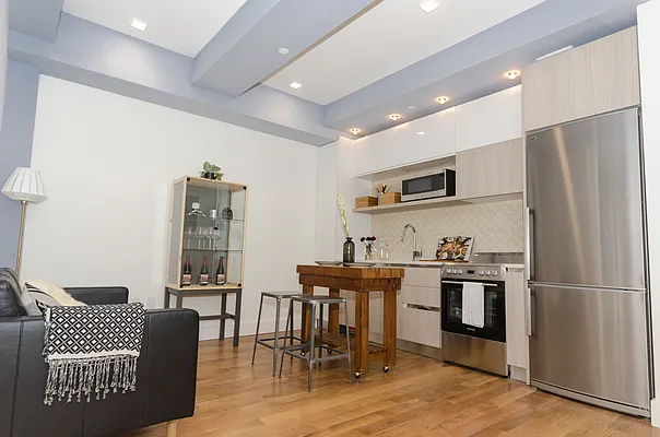 Rented by EXR | media 7