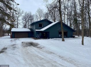 214 Oak Rd, Warroad, MN 56763