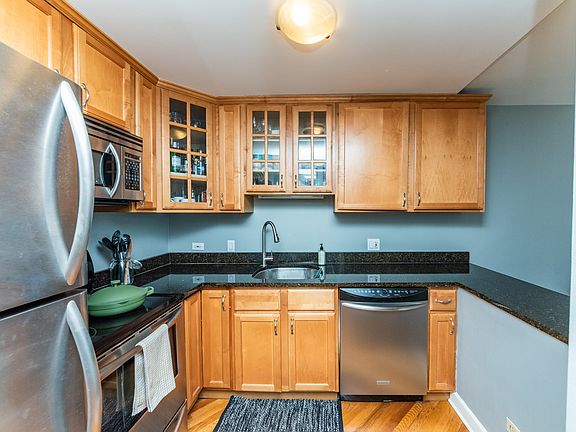 3rd image of 1212 N Lasalle St #2707