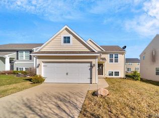 8598 Pinnebog River Dr, Fowlerville, MI 48836