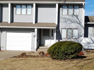 3160 Maplewood Dr, Bettendorf, IA