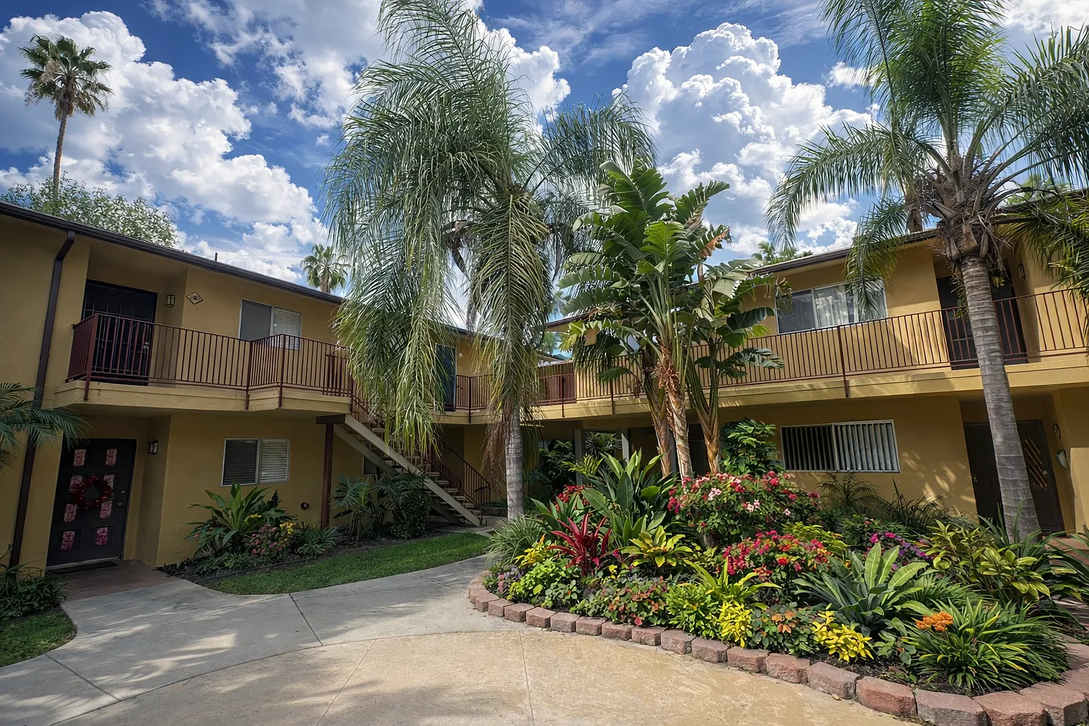Palm Vista Apartments — Photo 1
