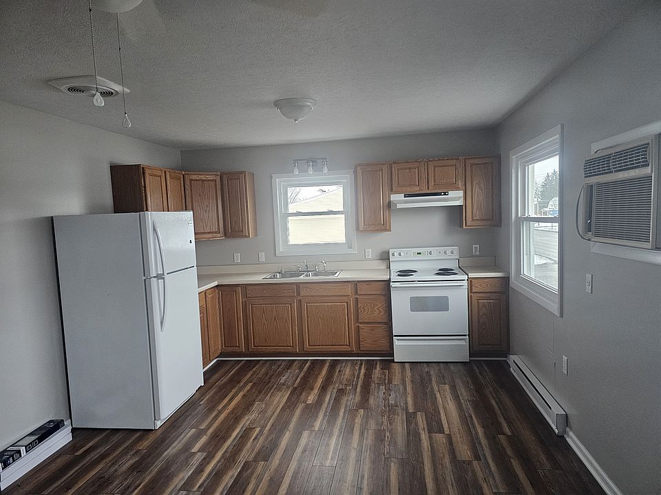 1st image of 1440 1/2 E State St