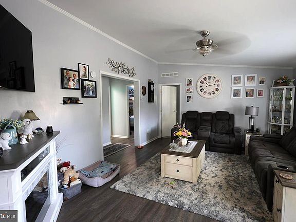 4th image of 3501 S Lincoln Ave Unit 44