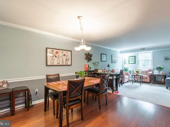 162 Woodstream Dr #5, Norristown, PA 19403