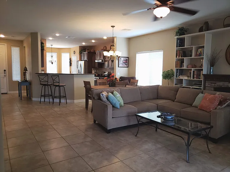 208 E Caribbean Dr — Photo 7