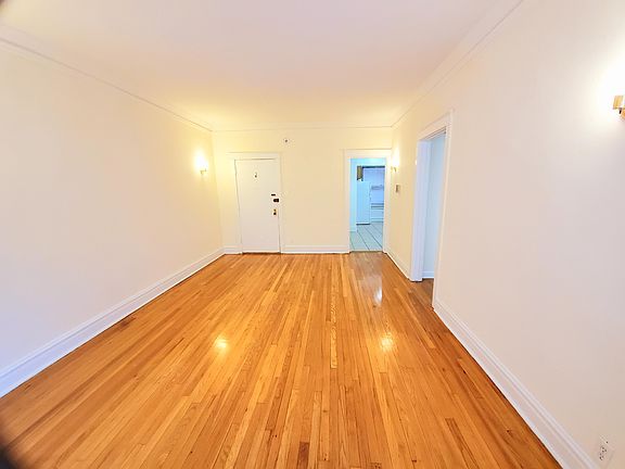 3rd image of 1301 W Lunt Ave #2