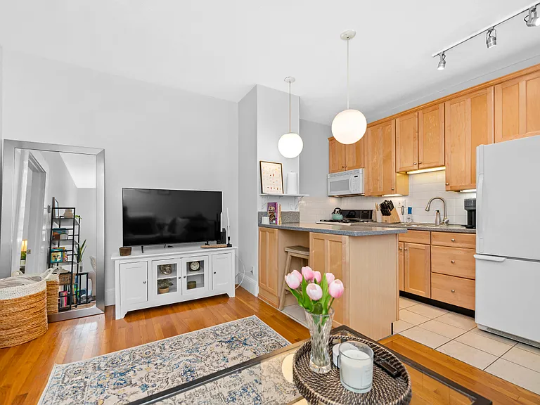 249 Bunker Hill St #1F — Photo 1