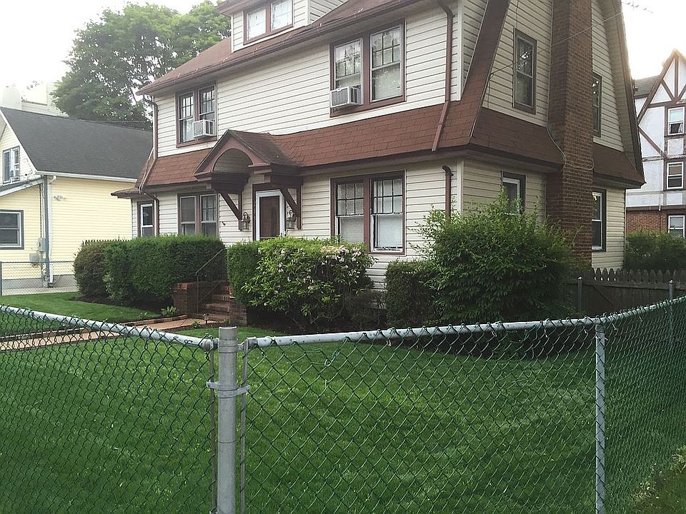 2nd image of 289 Washington St