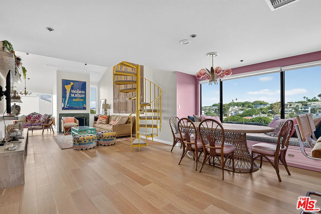 2 bed, 2.0 bath, 1661 sqft, $7,995 — Photo 1