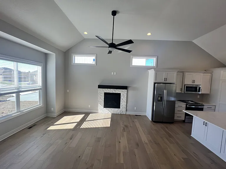 19182 W 109th Pl — Photo 4