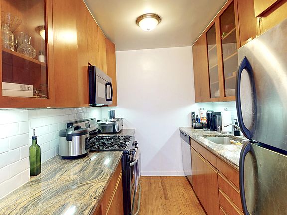 5th image of 333 E 30th St APT 10J