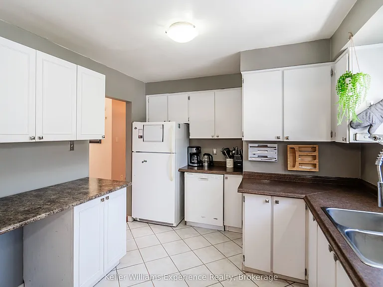 660 Harvey Ave — Photo 6