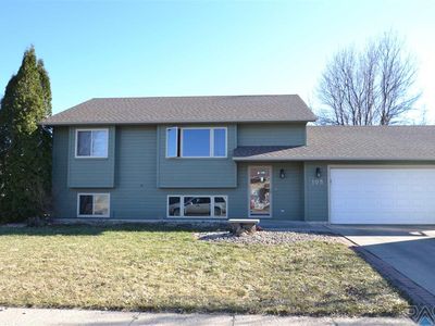 105 W Chapelwood Dr, Brandon, SD, 57005