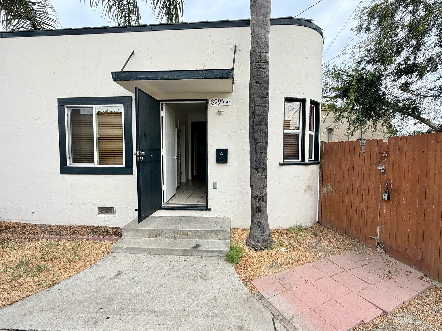 2 bed, 550 sqft, $2,200 — Photo 1