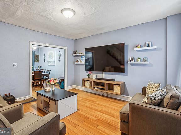 4th image of 1636 Crosslynne Ave