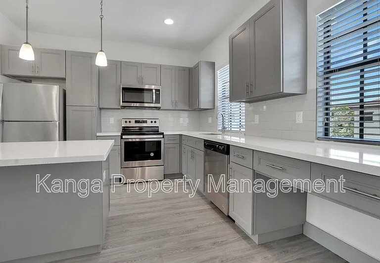 540 NE 14th Ct #104 — Photo 3