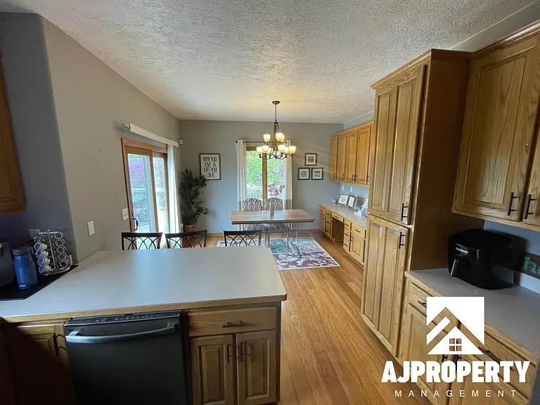 3105 S Dawley Cir — Photo 12