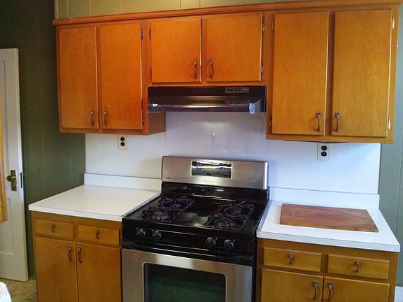 Kenmore gas range and hood